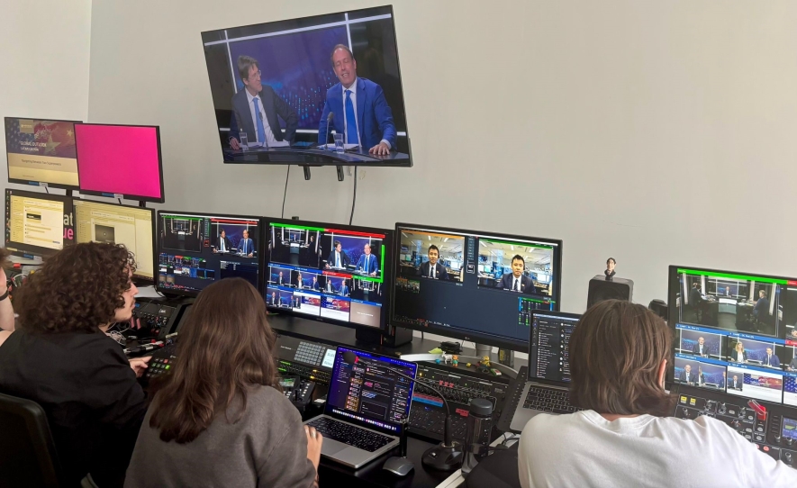 Click for larger image photo studio 1.jpg